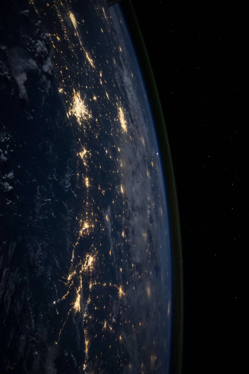 Earth tweet media
