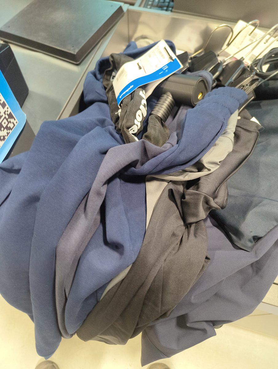 TridmyV's tweet photo. I went for a little ride today. I hate impulse buys, so I went shopping for sportswear and spent $500. I'm sad, but at least I'll soon have a nice body for nice clothes.
Now I'm a beggar again, and there are no orders
#vibe #buildings #dualtron #ride #street #historical https://t.co/9KW1tp0F0u