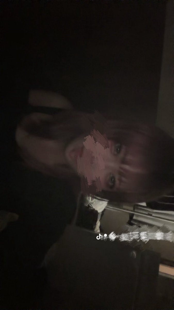 ね tweet media