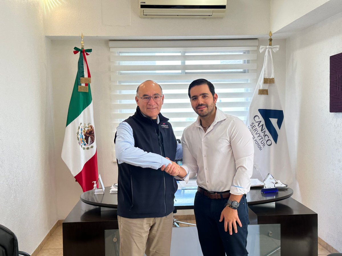 Canacosanluisof's tweet photo. Mauricio Mahbub sostuvo una reunión con Enrique Galindo Ceballos para fortalecer el diálogo y generar estrategias en favor del desarrollo empresarial. #CANACOSLP #FuerzaEmpresarialDeSanLuisPotosi https://t.co/2I8bQcML9P