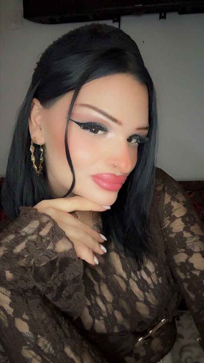 Gizoocig's tweet photo. Herkese selam İzmit Gizem’iniz hazır siz nerdesiniz numaram biyografimde😘 #izmittrAvesti https://t.co/f7E0cNYTq5