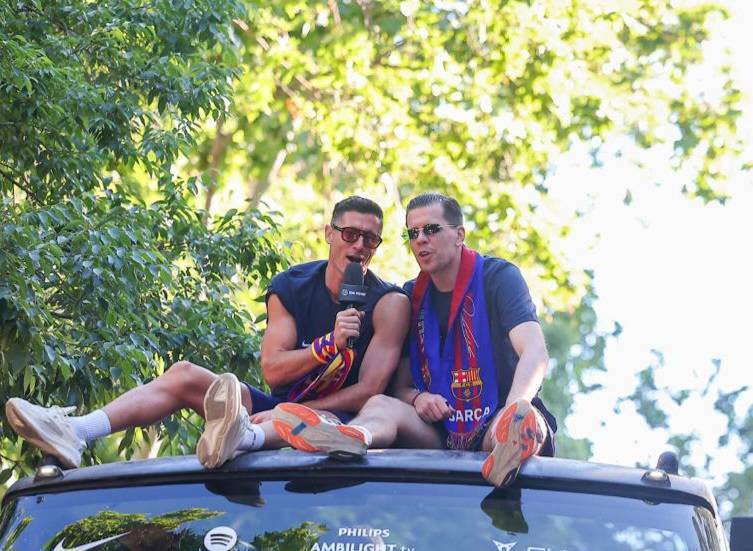🚨 Robert Lewandowski to Barça fans on his future from the bus: “I don’t know what’s gonna happen after this season… but thanks a lot”. ❤️