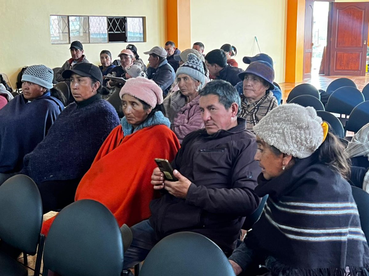 SRIoficialEc's tweet photo. #SRIzonal3

Llegamos a la parroquia San José de Poaló, en Tungurahua, para capacitar a los productores de leche del sector sobre: “Deberes formales e Impuesto a la Renta único por ingresos de actividades agropecuarias”. https://t.co/hUg7TX9cOp