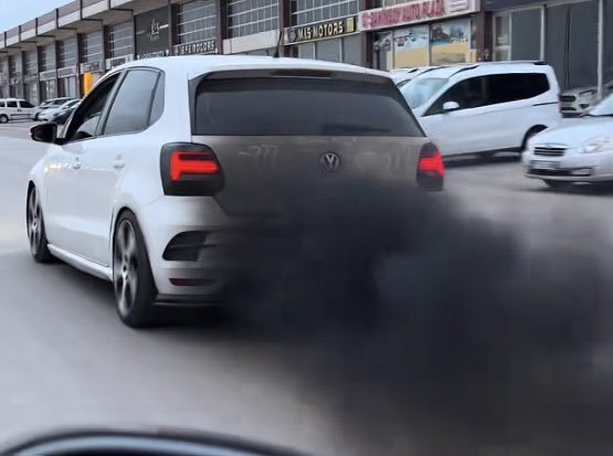 EpsBm's tweet photo. hoşlandığımız kız / biz https://t.co/La11UtOhrf