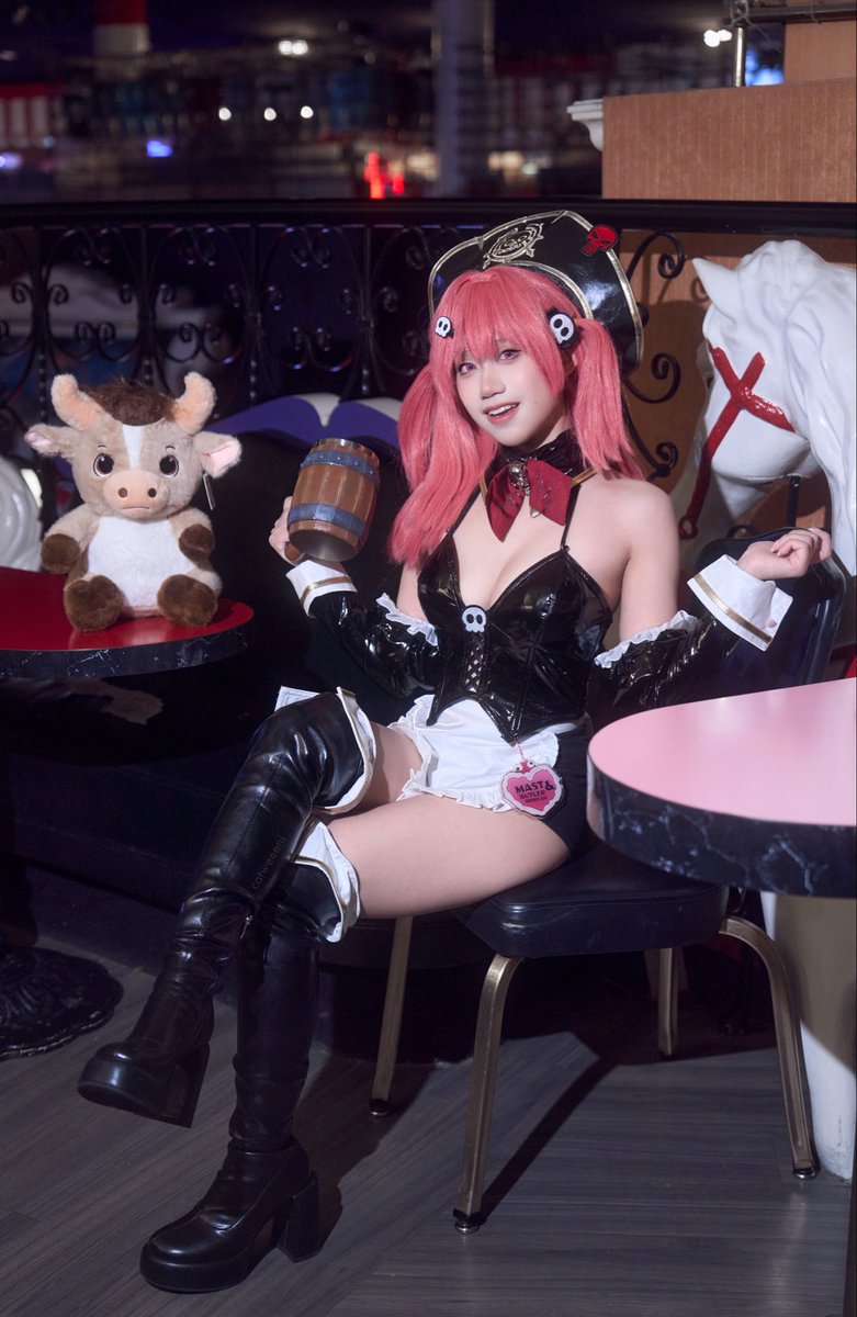 catweeeni's tweet photo. do you prefer maids to pirates, master captain? 🏴‍☠️🍻

happy (late) maid day!!  i was busy celebrating mother’s day yesterday so i’m a day late, but i couldn’t miss my chance to post my mast: romantic maid cosplay from when i wore her in vegas 🎰

#NIKKE #NIKKEcosplay #メイドの日 https://t.co/TnUZ0r65zT
