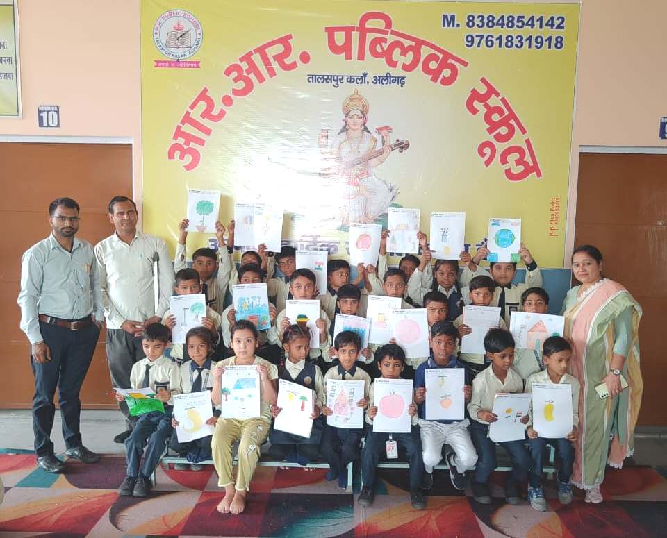 AbhinavBalmann's tweet photo. आर. आर. पब्लिक स्कू��� में अभिनव बालमन द्वारा ‘मेरा मन मेरे रंग’ एवं ‘सुनो कहानी’ कार्यक्रम का आयोजन किया गया। https://t.co/tRhlaBv0sr