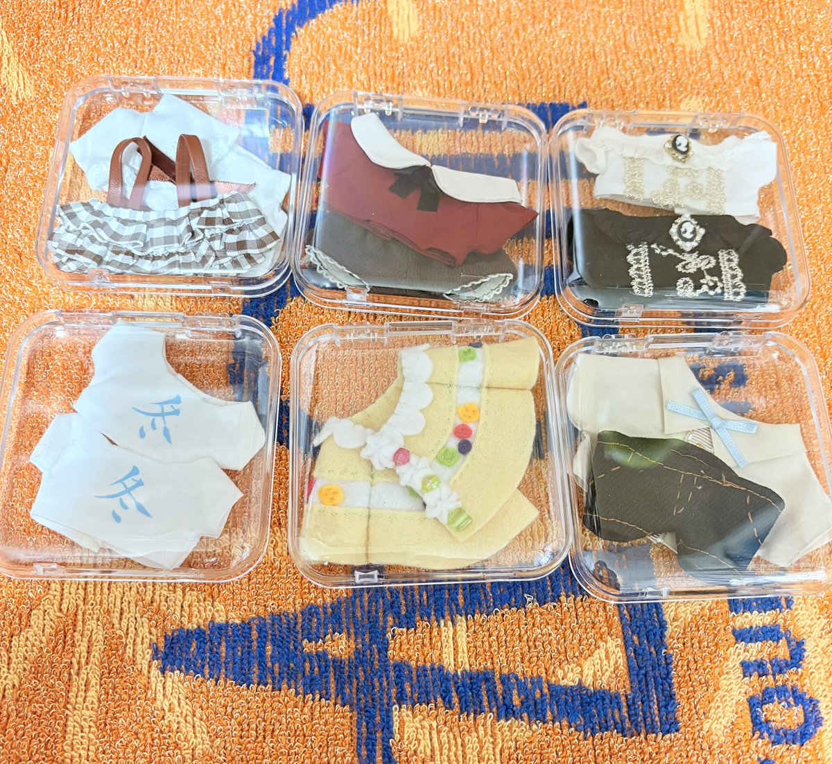 tukianst's tweet photo. スリコのやついっぱい入って良かったです！
缶バッジケースは作家さんのやつだけじゃなくていつぬの公式ぬい服も入れられるものがあって収納に良さそう https://t.co/NFiN3Vuy1f