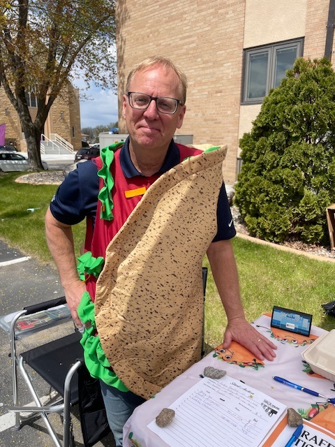 RCCInc79's tweet photo. Last week, the RCC Tumornators hosted their 3rd annual Walking Taco fundraiser for Renville County Walk in the Park! 🌮 Huge thanks to our RCC staff and community for helping make it a success. RCC is proud to donate all the food so 100% of proceeds support an amazing cause. 🙌 https://t.co/sVkTAYvOuP