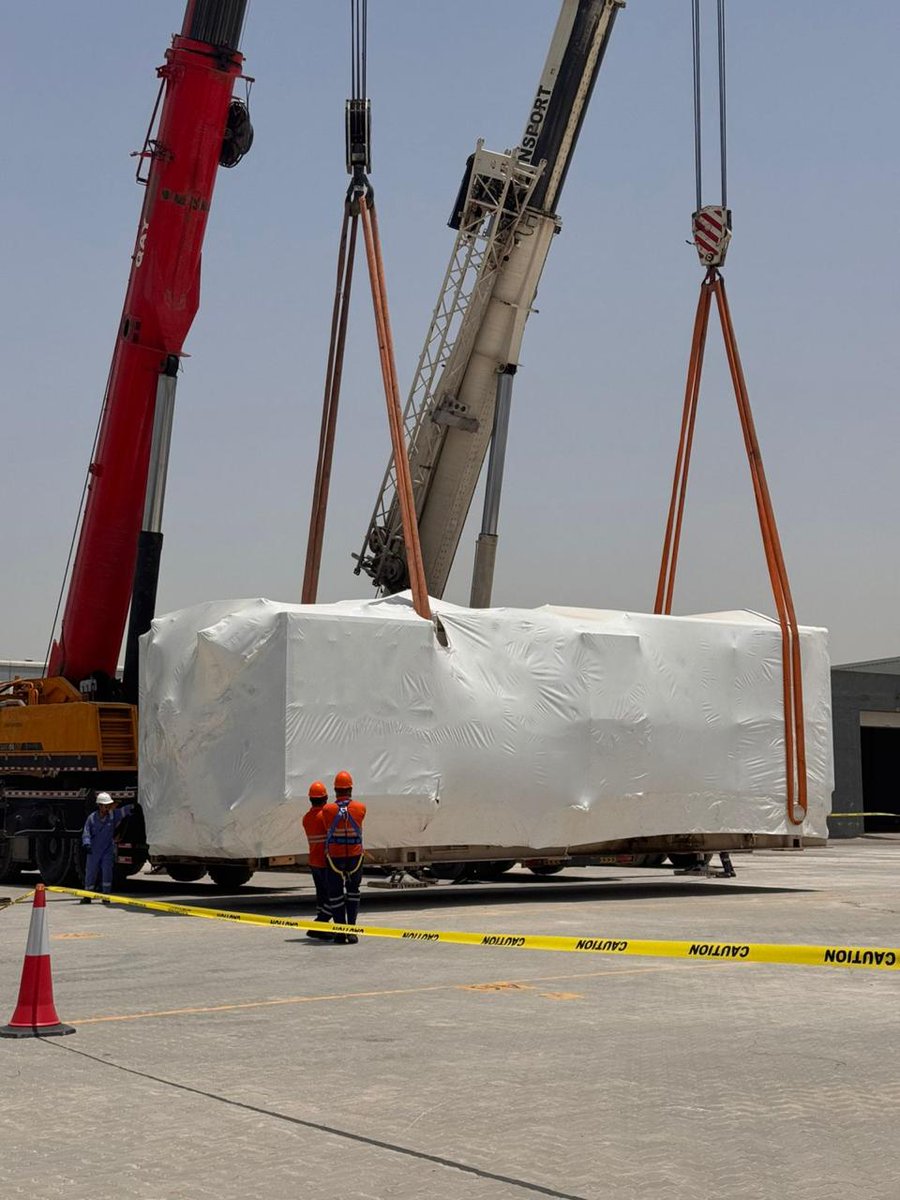 JASWorldwide's tweet photo. The JAS Projects team in the Middle East recently completed the transport of an oversized gas turbine from Ras Al Khaimah to Jebel Ali Freezone, Dubai 🚛

At 110 tons, this move required close coordination from planning through delivery to ensure everything ran safely and smoothly.

Great work from the team on another well-executed project.