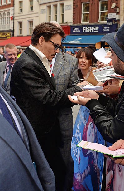 Debbie5depp's tweet photo. Johnny Depp attended  Alice Through The Looking Glass Film Premiere at Odeon Leicester Square in London, England on May 10, 2016 (📸Zak Hussein, David M. Benett). https://t.co/CrTk2eRazk