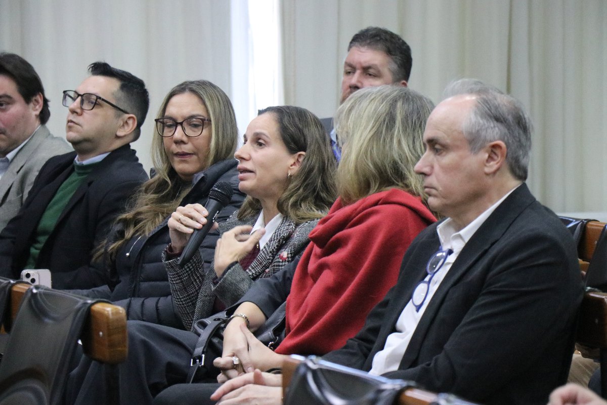 BCP_PY's tweet photo. En reunión con representantes del sector financiero, OMPs, @MIC_PY, @conacompy y Fintechs, el BCP continuó socializando el proyecto de tarifario en el Sistema Nacional de Pagos. El proyecto busca promover la transparencia informativa, la competencia y la inclusión financiera en el país.