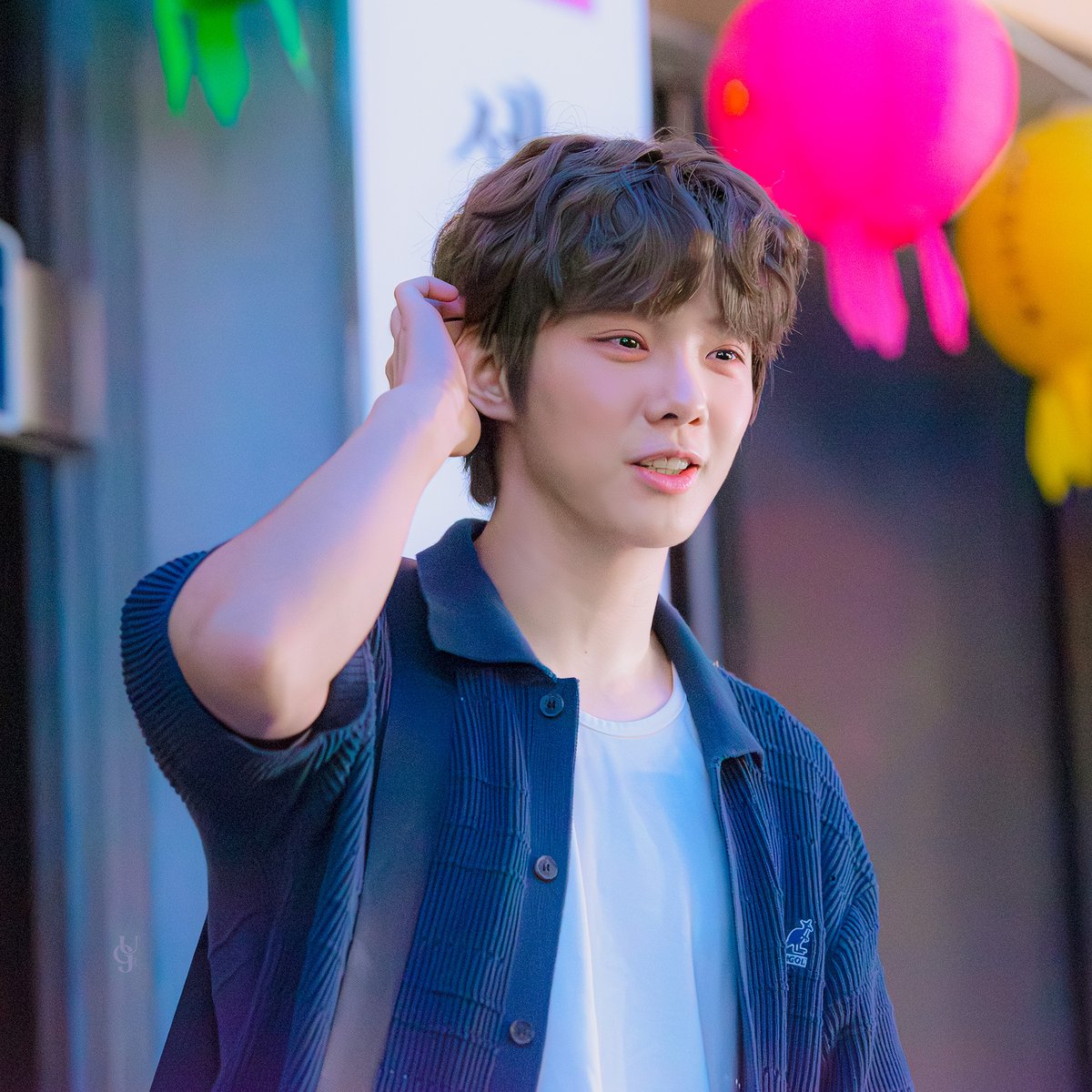JUG_PIC's tweet photo. 260510🌙 아웃캐스트 퇴근길

모르겠고 브이부터

 #박경호 배우님 https://t.co/YWcl5yb77M