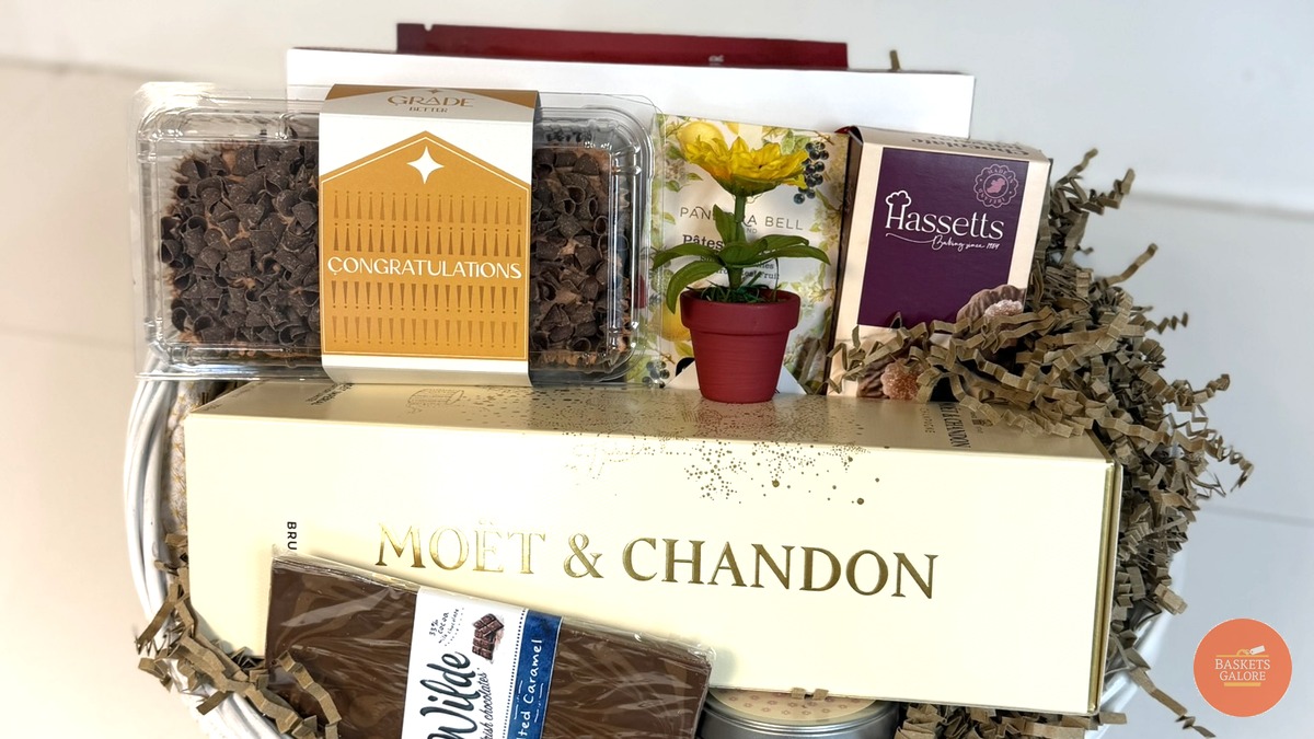 Today's Gift Basket Of The Day was the "Champagne Congratulations Gift"  

ow.ly/kGjF30sVGf7

Follow &amp; RT to enter #prize draw to #win a Gift Basket. 

More info via our blog. 

#giftbasketoftheday #gifts #competition #giftbasketsrule #congratulationsgift