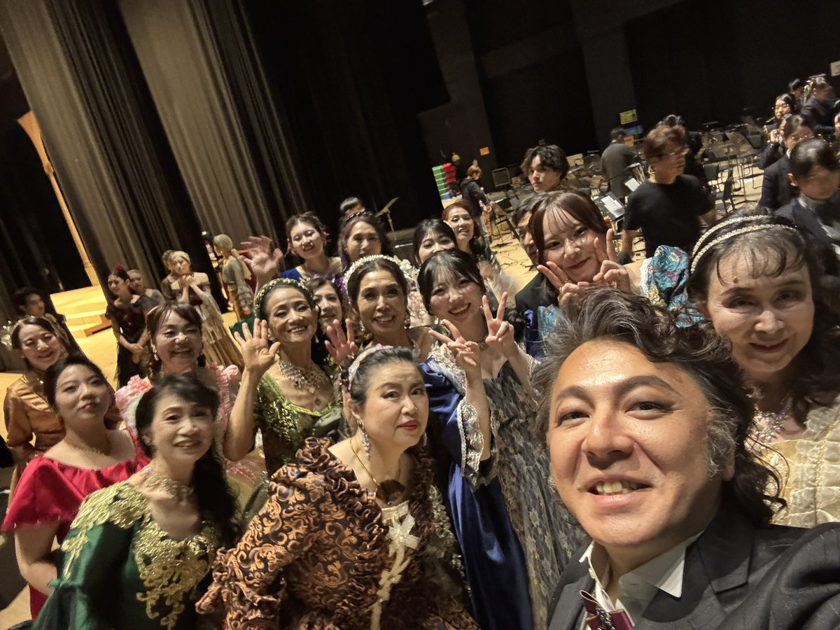 HaradaYuya2's tweet photo. 高崎芸術劇場での『椿姫』公演終演！（ノーカット上演）
1600名を超えるお客様、ヴィオレッタ鈴木麻里子さんをはじめとするキャスト、オーケストラ、バレエ、合唱、山島さん、木澤さん、スタッフみなさまの前向きなエネルギーが結実した素敵な公演でした。年々スケールが大きくなっています。高崎、群馬凄い！
お世話になった皆さま、ありがとうございました😊

#Verdi #LaTeaviata 
#Opera #Germont
#地産地消　#ぐんまオペラバレエ振興会
