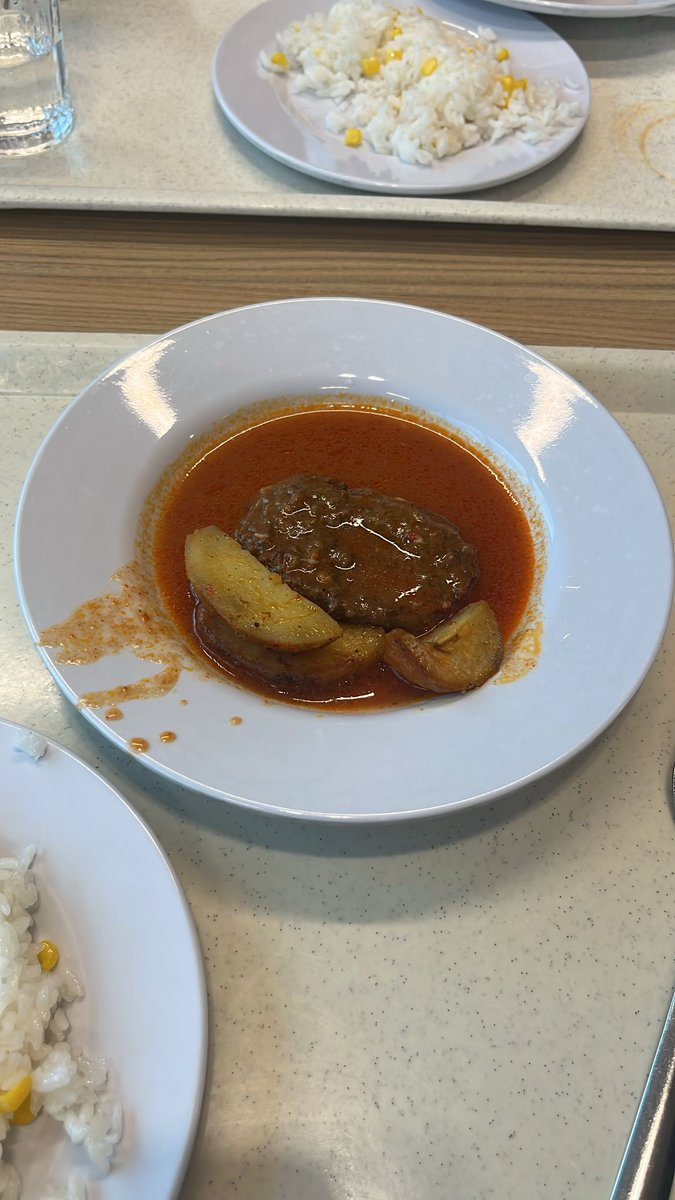 aysekilinc27's tweet photo. Gaziantep şehir hastanesi 24 saat nöbet tutanlara verilen öğün görseli Porsiyonlar çok küçük.Defalarca idareye iletildi.Fakat çözüm bulamıyoruz. KALİTE DESTEK MÜDÜRÜ GÖREVE.....
@gantepvaliligi 
@gantepsehirhst 
@gaziantepism
@saglikbakanligi 
@sagliklicozum https://t.co/dWtYInqxpV