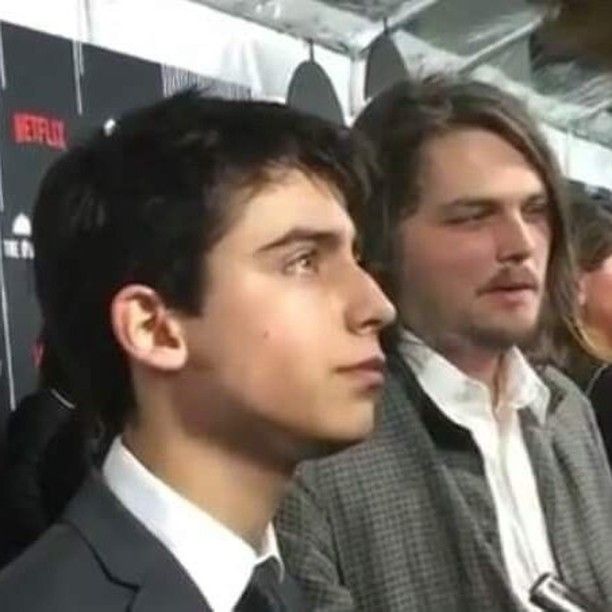 mrsredfieldd's tweet photo. omg el chico quiere café y gerard way https://t.co/lsKdfBT5Lm