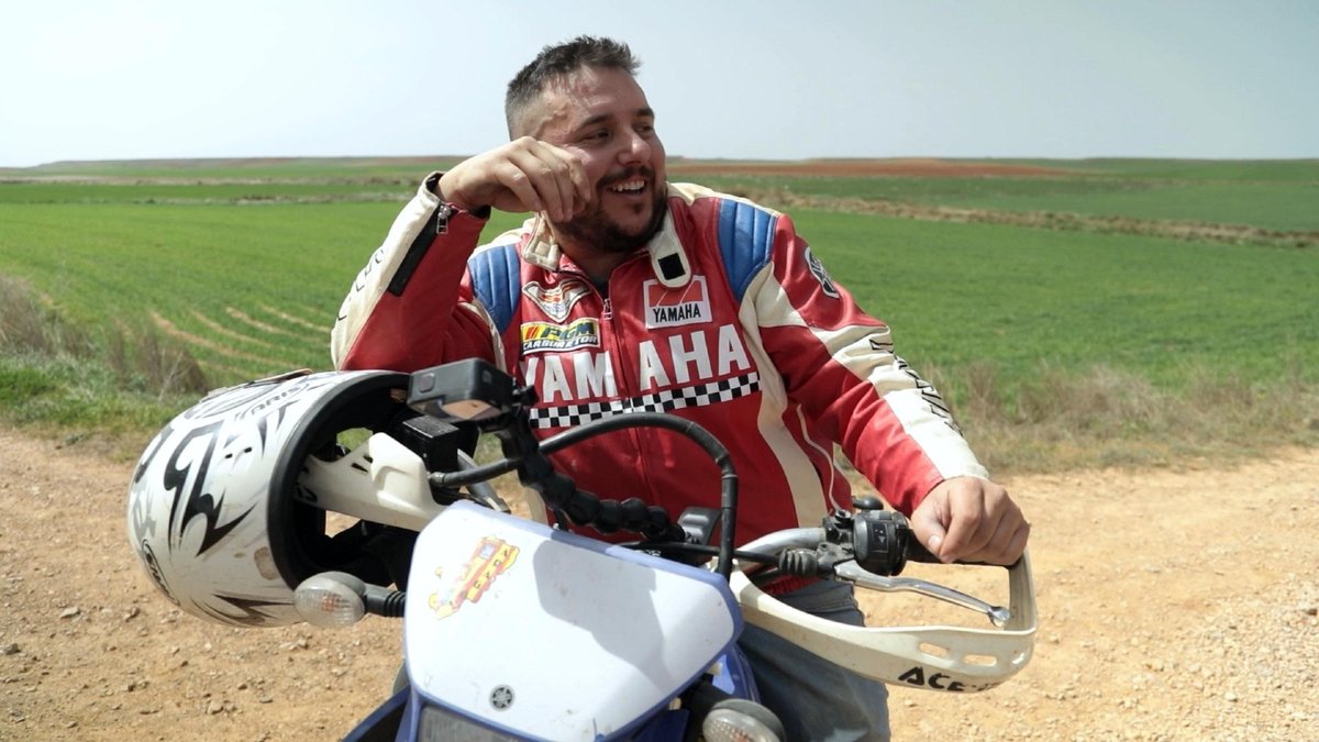 aragontv's tweet photo. Será una entrega única repleta de sorpresas y un buen puñado de invitados especiales 😍🎁

@ElCampo_ATV celebra su 5️⃣ aniversario por tierra, hielo, y aire 🏍️🏀🏑🪂

¿Lo celebras con nosotros? 🎂

🔝 Especial 'El lustro es nuestro' 

📆 Miércoles 🕚 22:50 

📝 https://t.co/dFYMCmLO9G