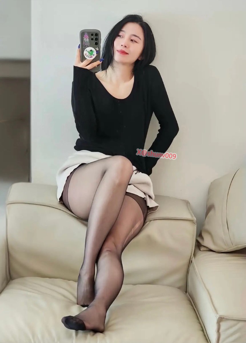 上半身的保守，下半身的狂野。这一身，是纯欲的最高境界。 https://t.co/3aNgPGTHwu