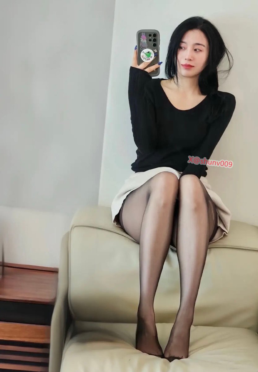 上半身的保守，下半身的狂野。这一身，是纯欲的最高境界。 https://t.co/3aNgPGTHwu