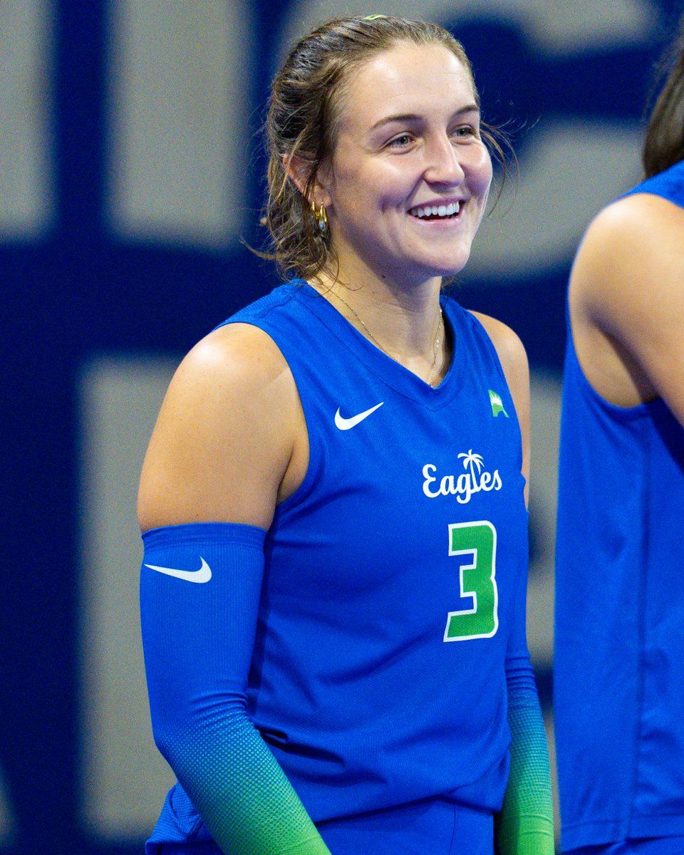 FGCU_VB's tweet photo. We're all smiles because it's Julija Grubisic Cabo's birthday!
🎂🎉

#WingsUp https://t.co/w0zGr8B0t0