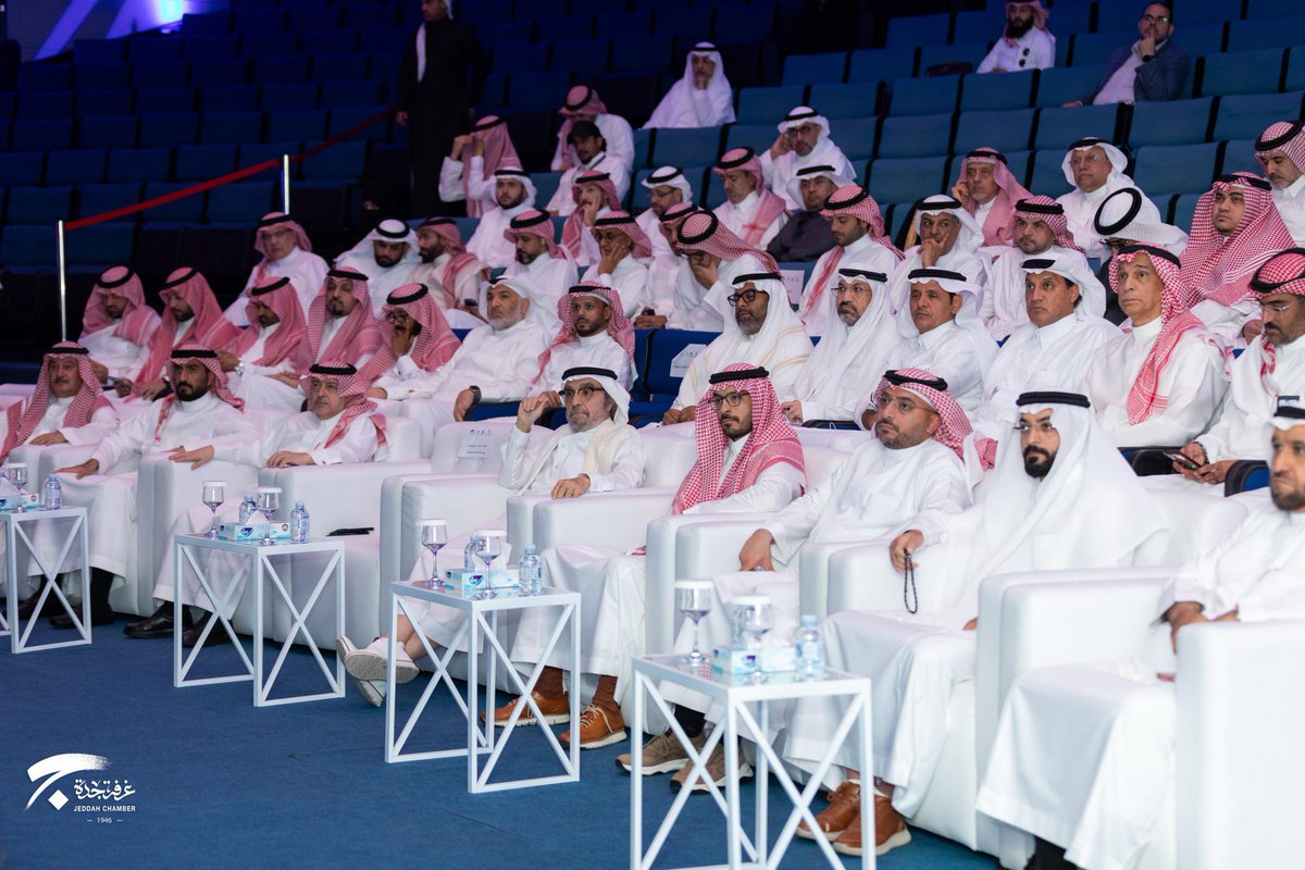 JeddahChamber's tweet photo. استضافت #غرفة_جدة لقاء رئيس اتحاد الغرف السعودية سعادة الاستاذ عبدالله صالح كامل، لاستعراض استراتيجية الاتحاد وتوجهات�� المستقبليه بحضور رئيس غرفة جدة سعادة الأستاذ محمد يوسف ناغي، واعضاء مجلس الادارة والمجالس واللجان القطاعية بغرفة جدة وغرفة مكة المكرمة وغرفة الطائف، وذلك لتعزيز التكامل ودعم نمو القطاع الخاص ورفع مساهماته في التنمية الاقتصاديه.