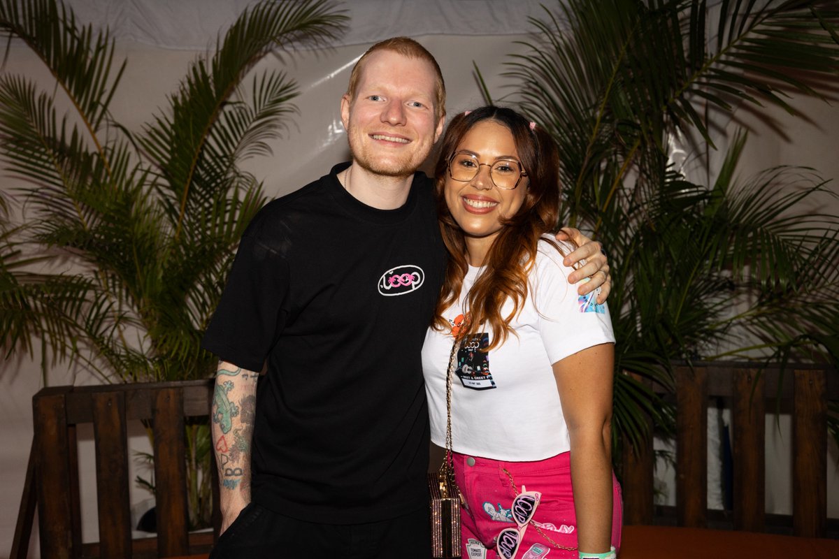 CharlotteRivas's tweet photo. YO CONOCÍ A ED SHEERAN…. KHE 😭😭😭 y en RD Y GRATIS 🔥🇩🇴🚨🫣… ese storytime viene pronto.

Thanks Mark Surridge for capturing this amazing moment https://t.co/Qyt7sJX50U
