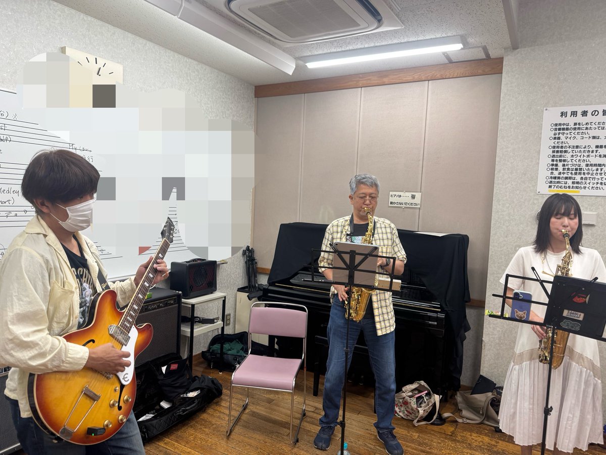 SwinginDevilsJr's tweet photo. 5/10のリハでは、5/17の池袋ジャズフェスティバル、5/23の沼津港の街BARの練習をしました。
向井さんからswingのリズムの取り方を教わって演奏すると、ノリの良い感じに激変！このまま本番を迎えたいです。

5/17(日)17:50〜18:20　
池袋西口駅前広場

お待ちしてます😊 https://t.co/ojeXwju7yk