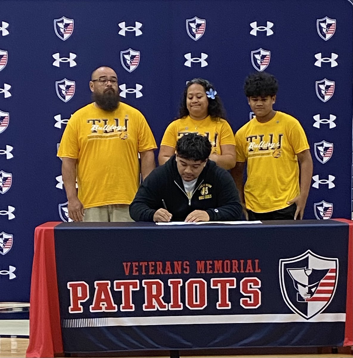 SAVeteransFBall's tweet photo. Max Gonzalez! @Mgonzalez08_ signs with @TLU_Football! #PatriotNation #EETEDT 
@SAVeteransHS @JudsonISD @JudsonISD https://t.co/iriHtzyA7B