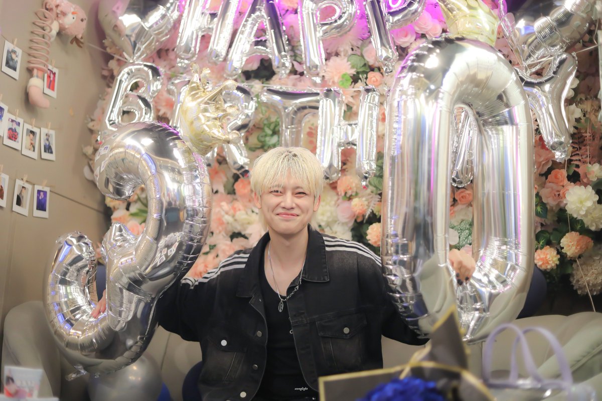 seonglight_96's tweet photo. 🎂My sunlight's Birthday🎂

Thanks to💕@choco_jaem &amp; @_xHeartx_ 

#해피바오데이
#HAPPYBAODAY
#바오 #BAO #バオ #배바오 #배성엽 https://t.co/UlLNSHessQ
