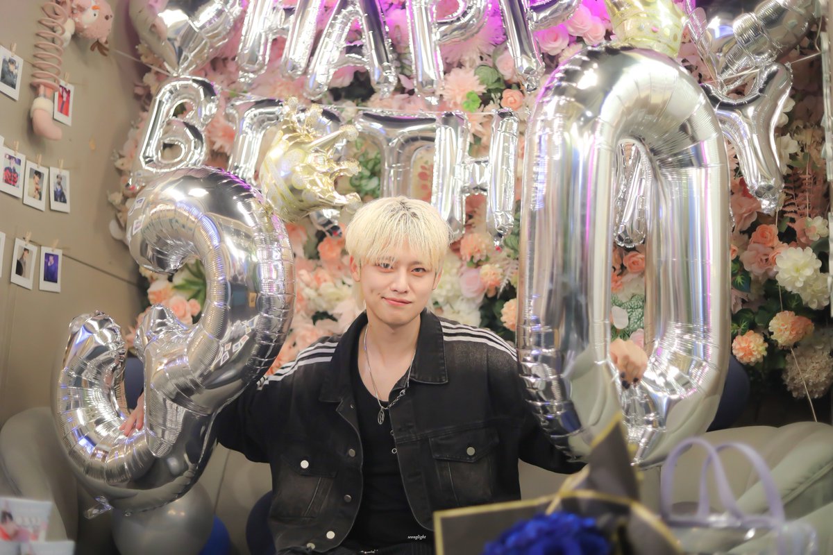 seonglight_96's tweet photo. 🎂My sunlight's Birthday🎂

Thanks to💕@choco_jaem &amp; @_xHeartx_ 

#해피바오데이
#HAPPYBAODAY
#바오 #BAO #バオ #배바오 #배성엽 https://t.co/UlLNSHessQ