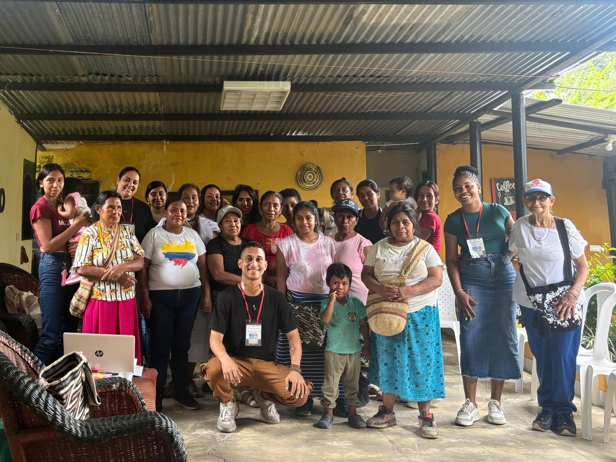 Artesanías de Colombia tweet media