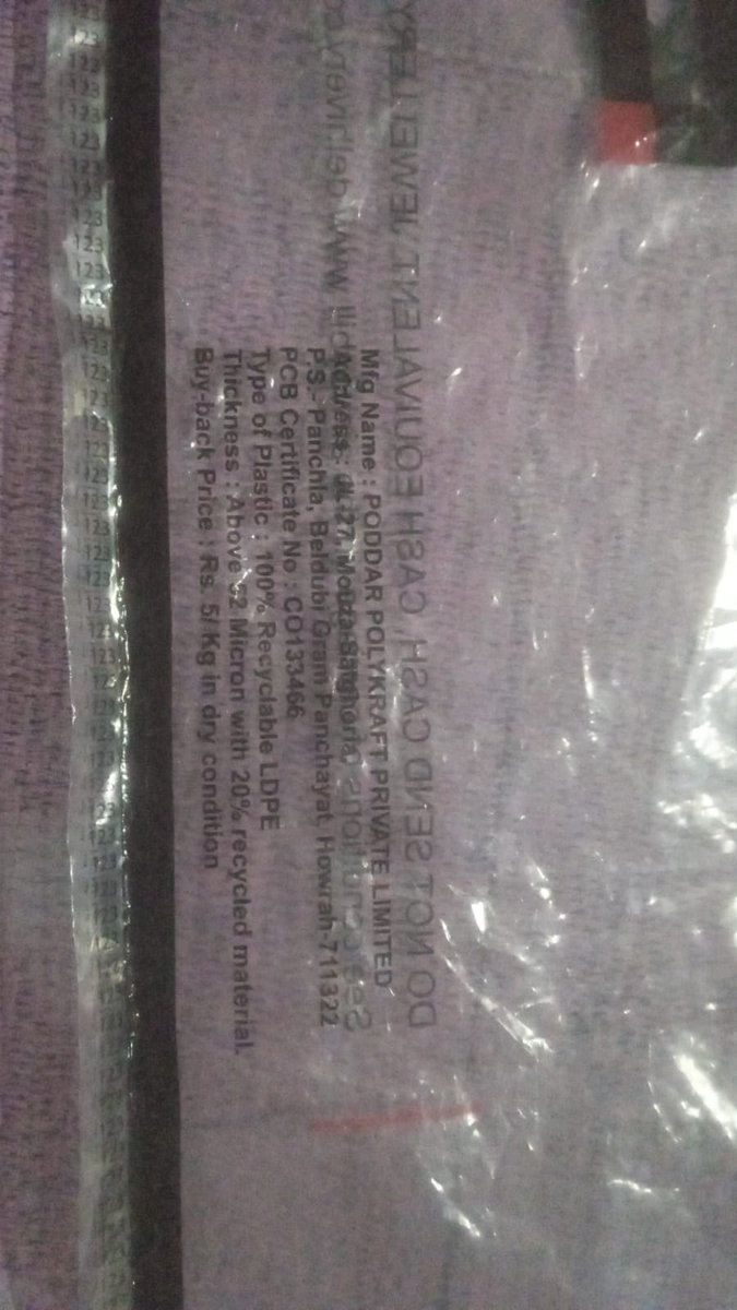 SingleSaikot's tweet photo. @help_delhivery 
AWB: 40594412835372

- customer received product 
- delivery executive took payment as cash 
- transfer the product from original packaging box to a flyer 
- took the box 
- then take OTP from customer &amp; marked as cancel 

Delivery Boy phone number: 89729 72493 https://t.co/XMD9oTmPFe