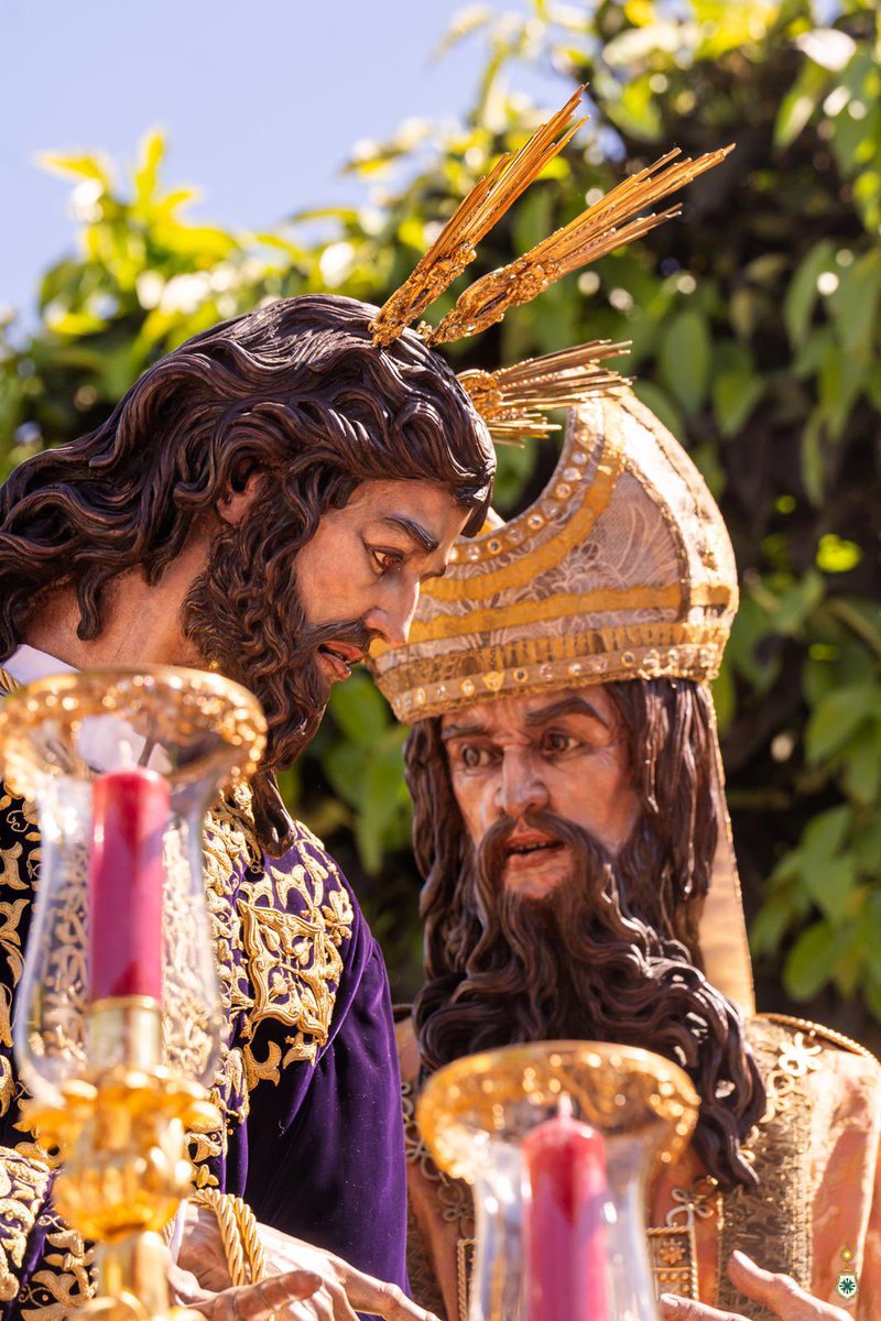 HdadSanGonzalo's tweet photo. ⚪️ GALERÍA | LUNES DE SAN GONZALO

🕯️ Hoy recordamos a Nuestro Padre Jesús en Su Soberano Poder en la reciente y emotiva tarde del Lunes Santo recorriendo las calles del Barrio León, allí donde le aguardaba el fervor popular de una Triana rendida ante el Señor.

🎺🥁 Sonaba Su trabajadera de metal, la Banda de Cornetas y Tambores Nuestra Señora de la Victoria @lascigarreras, la música del Soberano.
Los que rezan a través de las partituras.

📸 @GnzAlvarez
#LunesSantoSG26