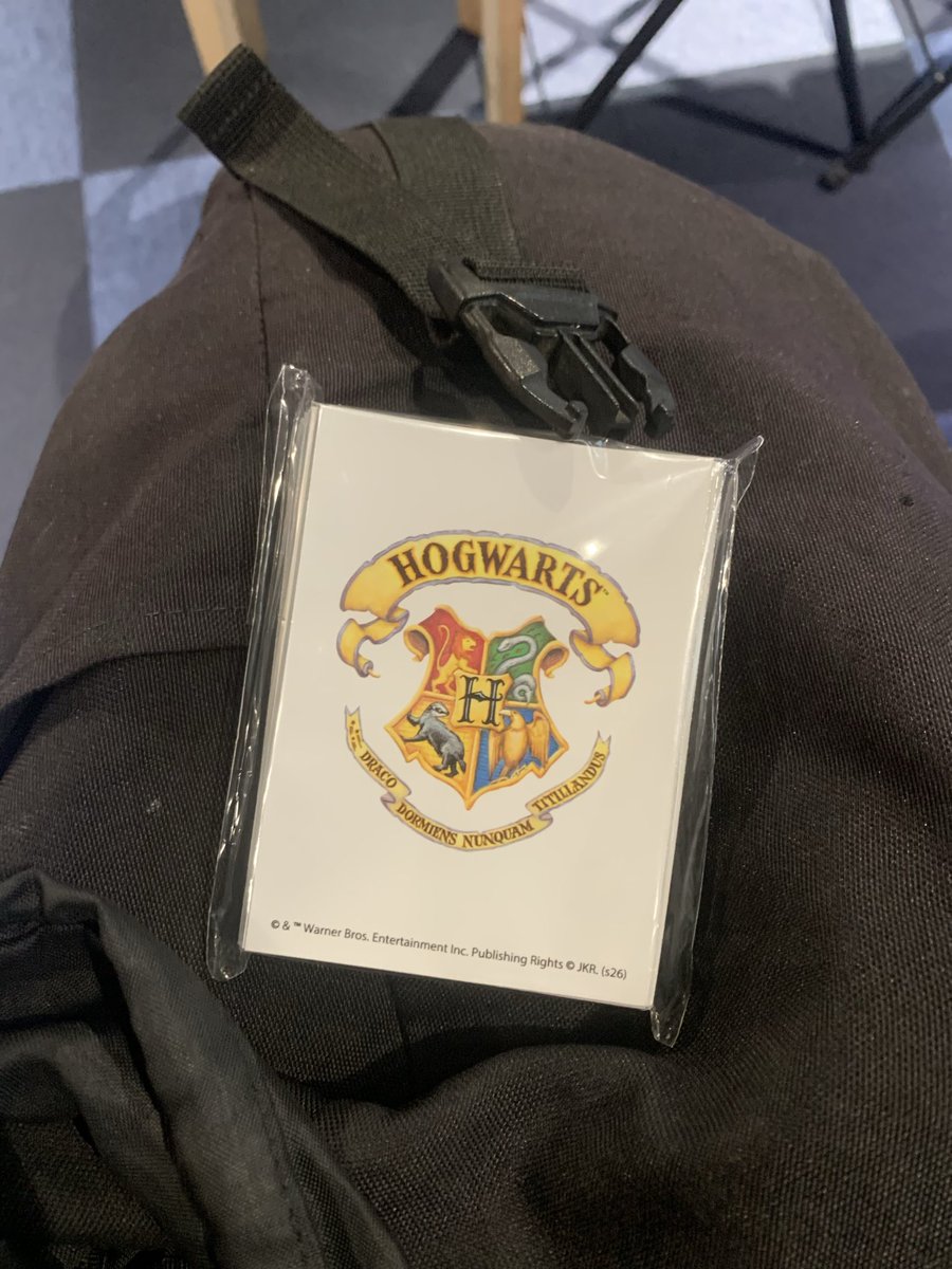 geragerad18's tweet photo. いよいよ南條さんとハリーポッターカードイベントに行っていつものように爆運で景品を当てガチ揉めを観覧しに行きました https://t.co/PjJmaEOabo