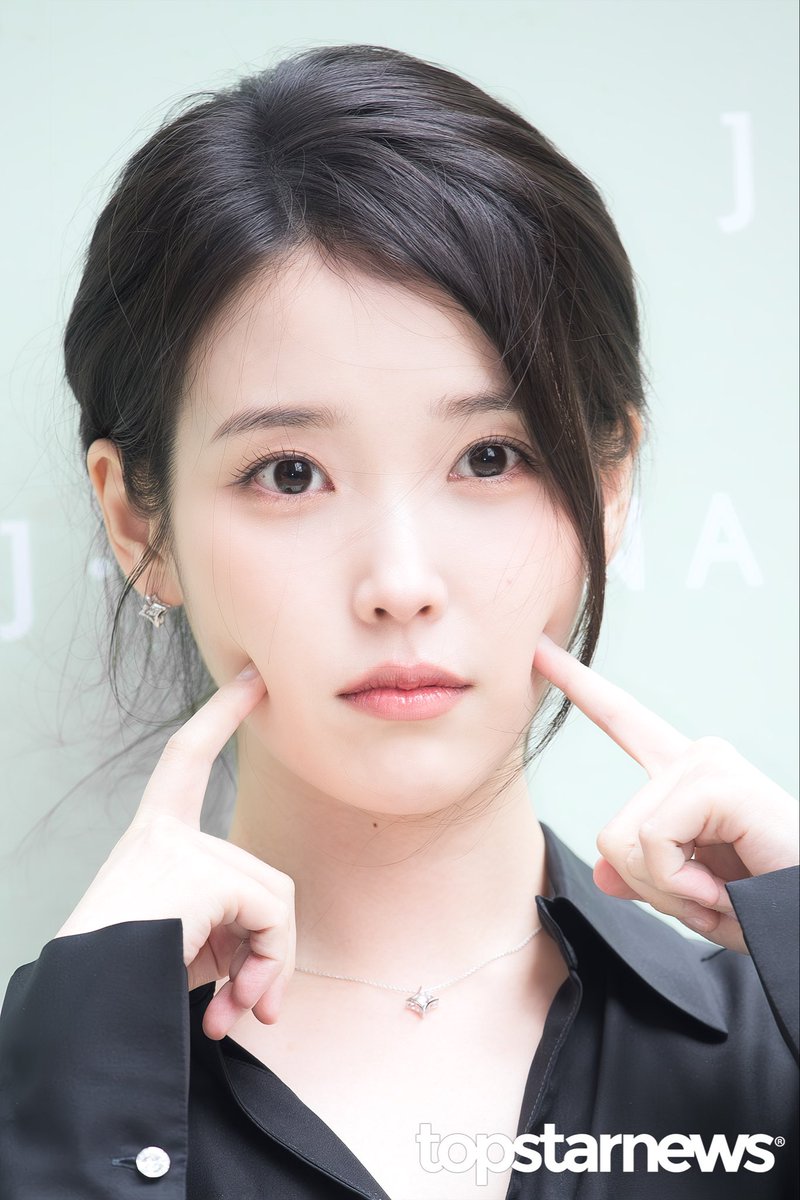 S24IU's tweet photo. 복숭아 눌르지 마세요 ....... https://t.co/tNALjDnRpJ