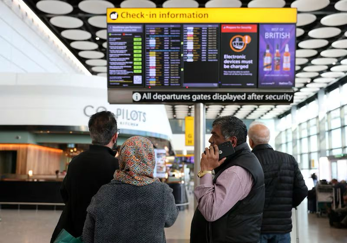 MarioNawfal's tweet photo. 🇮🇷🇬🇧 The Iran conflict is now costing Britain 163,000 jobs, and the poorest regions are getting hit hardest.

Soaring energy prices, supply chain disruption and collapsing consumer spending are the reasons behind the losses.

London loses 25,000 jobs. Birmingham 12,500.

South Wales and the Humber (2 of the UK's lowest income areas) face the sharpest cuts in manufacturing and construction.

Heathrow passenger numbers dropped 5.3% in April with 400,000 fewer travellers than the same month last year.

The people with the least savings are losing the most jobs... during a war they have nothing to do with.

Source: The National