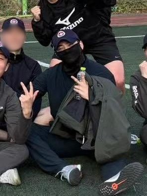 LOOK AT EUNWOO 😭