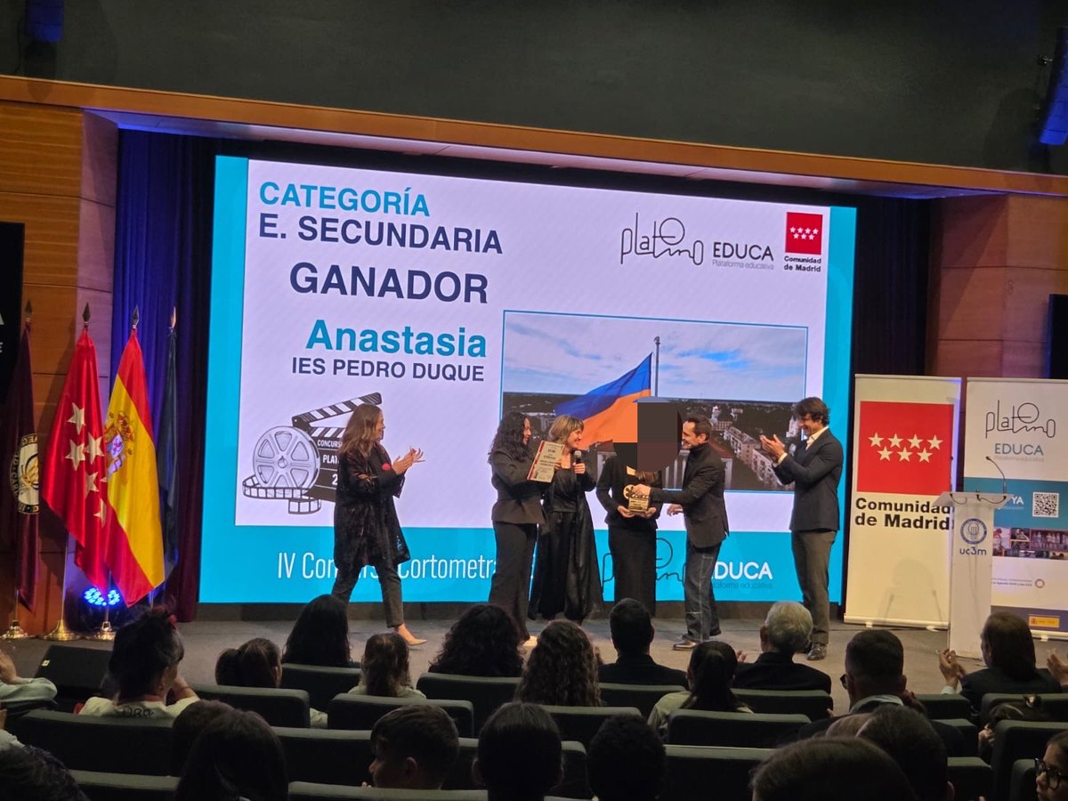 annascka's tweet photo. Historias que inspiran, que reflejan el valor de una comunidad educativa abierta e inclusiva. Enhorabuena a todos los participantes de la gala final de cortometrajes en el aula.  El cine nos une y nos emociona. @brodriguezmerch @javiersobrino9 @uc3m https://t.co/sg3p1UUQXr