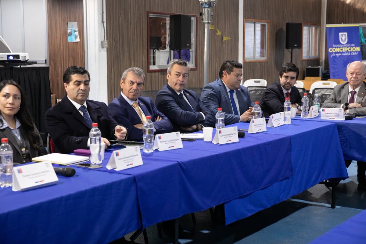 📍En Concepción se desarrolló una reunión de gabinete regional encabezada por el jefe de la División de Gobierno Interior, Vicente Núñez, donde se abordaron lineamientos de coordinación y gestión territorial para la región.
➡️Seremi José Piña participó de actividad.