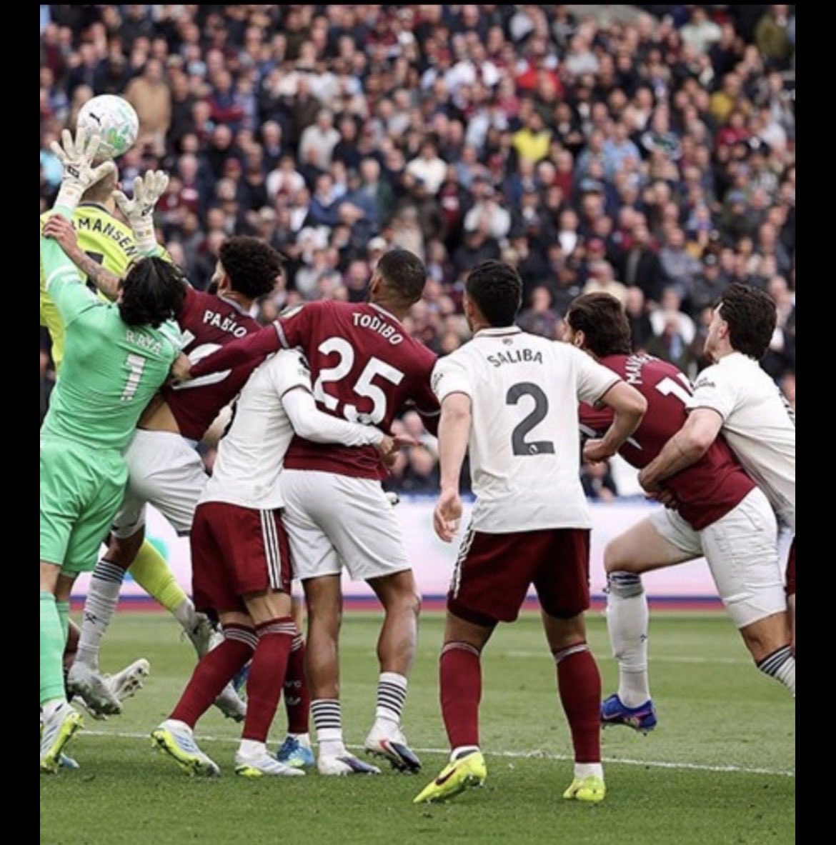 SaintLambo07's tweet photo. If 1 photo could sum up this years premier league, the refereeing and the VAR then this is it!! 
Our league is going down hill quick!! No wonder everyone’s starting to go and watch there local teams!! https://t.co/wrMPnunhVc