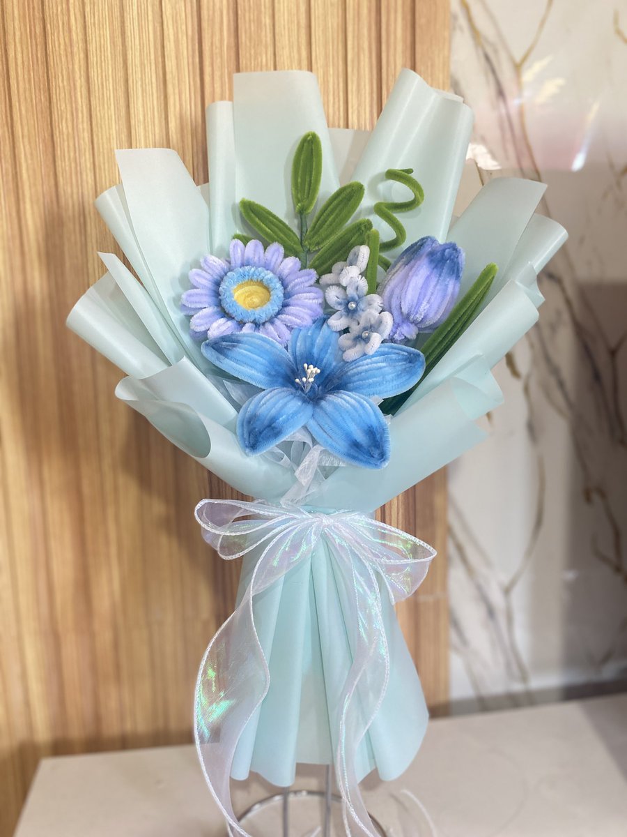 rheimkhla_'s tweet photo. wtb ph fuzzy wire bouquet 

📍Cavite https://t.co/lZMJrCdHfx