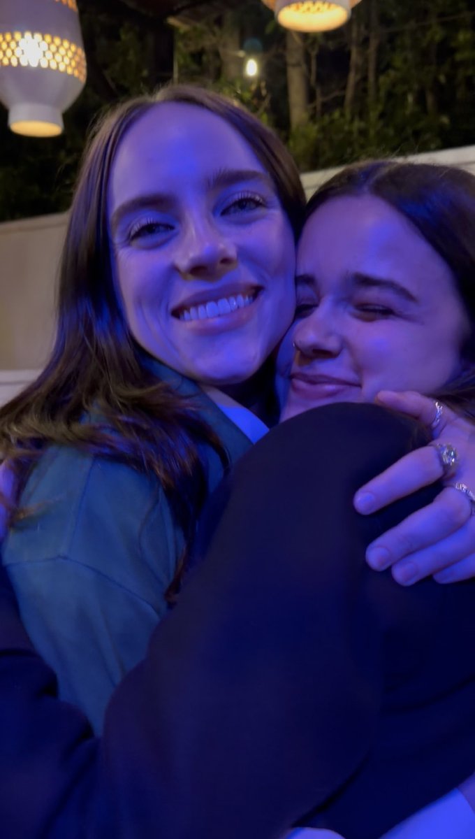 Becca ☆ MET BILLIE tweet media