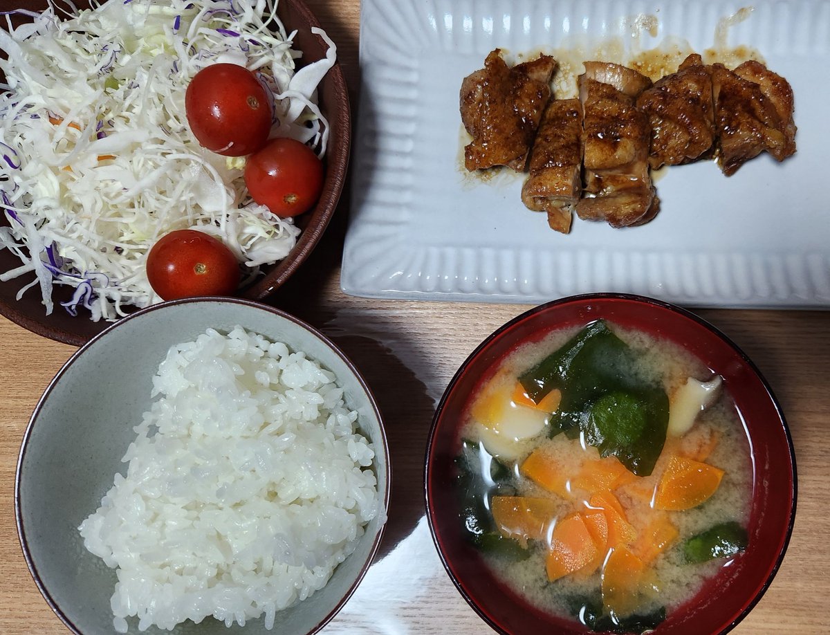 __f_laylax_7__'s tweet photo. ①タラの煮付け　砂糖なしだと辛いかも
https://t.co/kQXK1V5QUP
②豚こまもやし炒め　めんつゆとほりにし辛いやつ　ギリ子をちょっと真似してもやしレンチン、豚は広げる
③Cook Doの豚と茄子のやつ
④鶏もも照り焼き　1枚を半分に切った
https://t.co/gFuxIMuyOK https://t.co/ZF9ZycaCFx