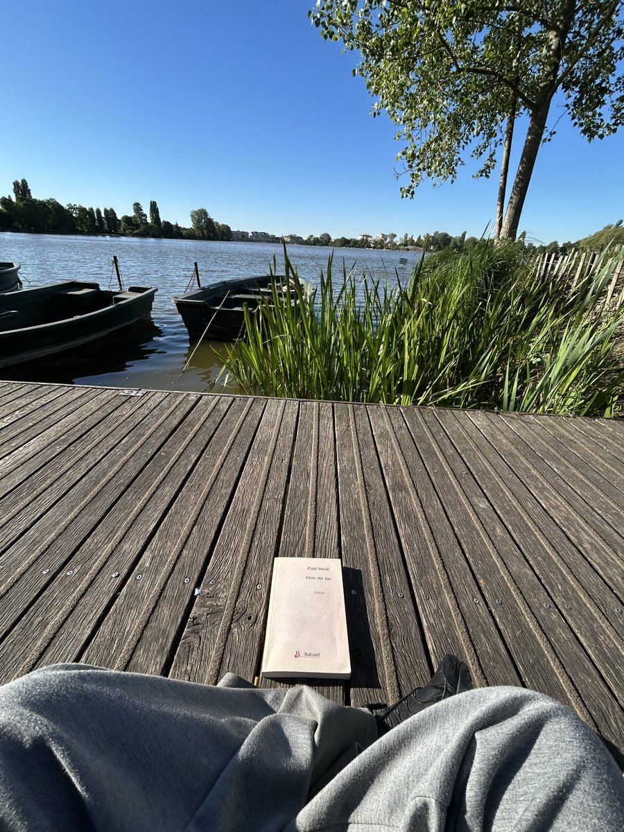 voleuse2maris's tweet photo. salle, parc, lecture et film #VraieVie https://t.co/9OlqFReO3N