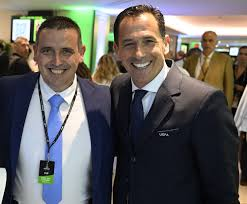 Burlesconi's tweet photo. O Benfica, hoje, ao defrontar duas equipas de Braga, vai ter uma tarefa hercúlea pela frente!
J Pinheiro, árbitro - AF de Braga
Luciano Maia, assistente - AF de Braga
Luís Ferreira, VAR - AF de Braga
Valdemar Maia, AVAR - AF de Braga https://t.co/Qv7SS2nowH