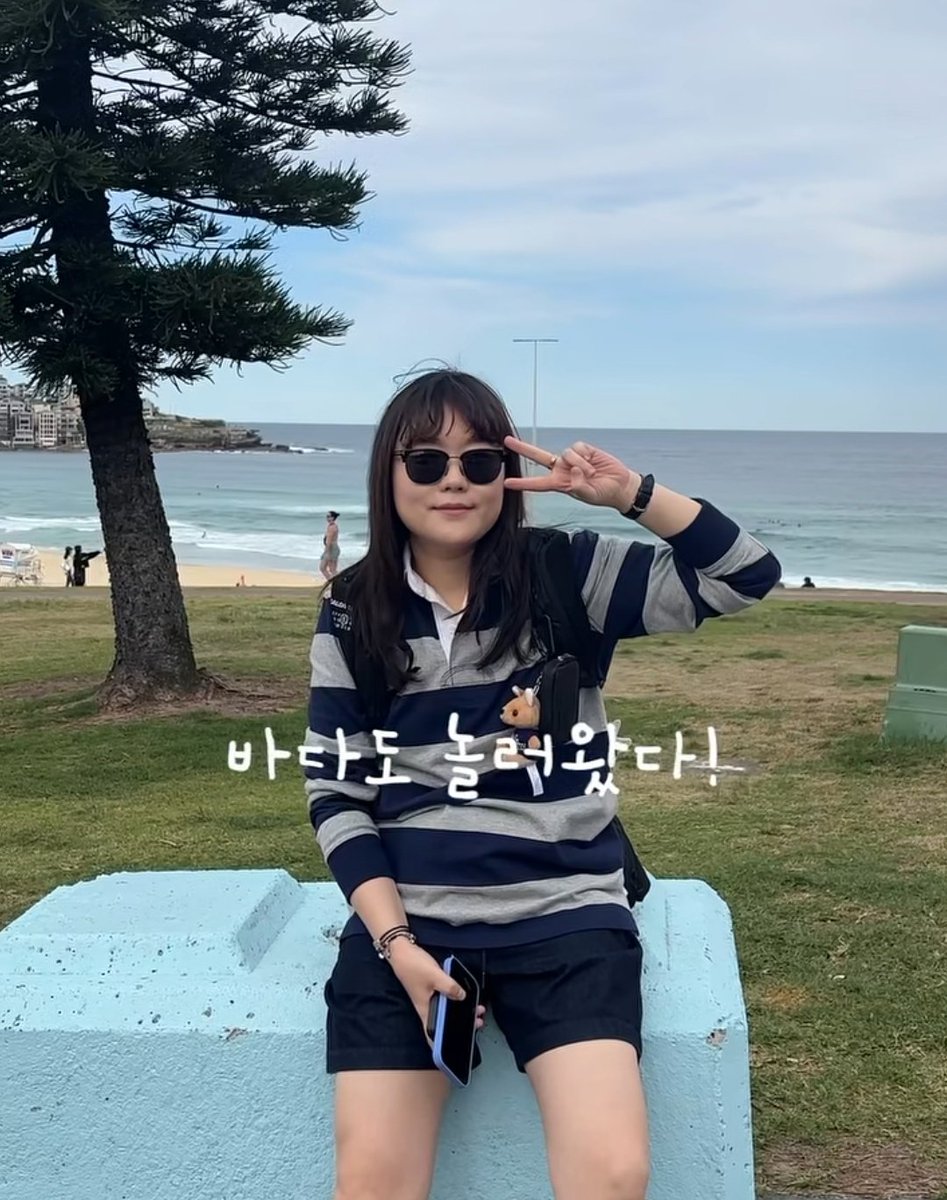 이름 tweet media