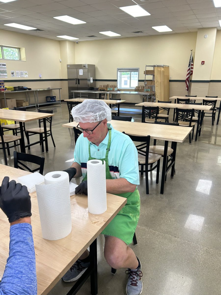 AMBirds_Decatur's tweet photo. Thank you our Club Members who volunteered on May 9 to help support Good Samaritan Inn. https://t.co/X2M9WUHGiX