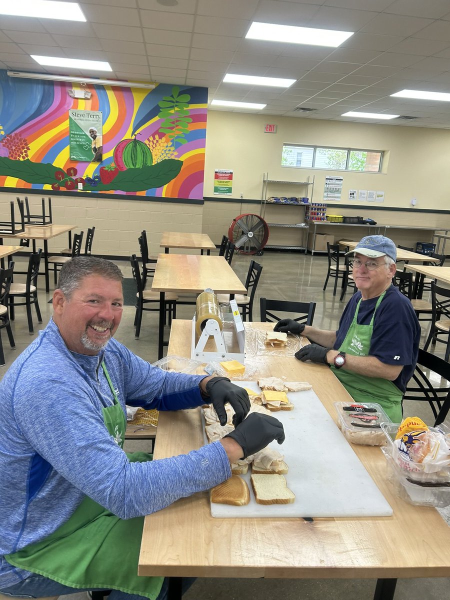 AMBirds_Decatur's tweet photo. Thank you our Club Members who volunteered on May 9 to help support Good Samaritan Inn. https://t.co/X2M9WUHGiX