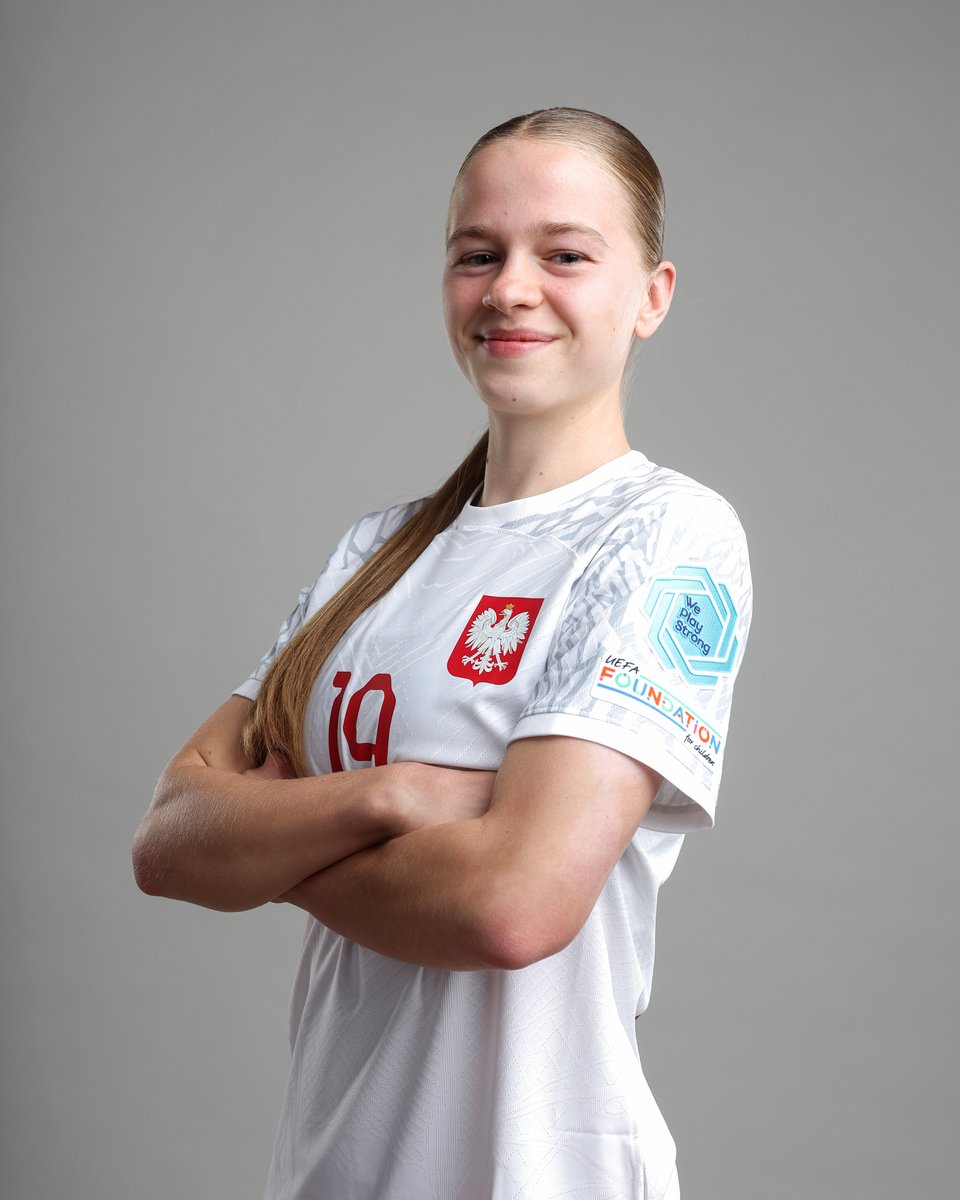 PogonSzczecin_K's tweet photo. 🇵🇱 Polki przegrały z Hiszpanią 1:4 i zajęły 3. miejsce w grupie B #U17WEURO.
Oznacza to, że w czwartek zagrają o awans na MŚ U17 z Anglią 🔜
Dziś Blanka Zając rozegrała 67 minut, Wiktoria Zgrzeba całe spotkanie, zaś Oliwia Grewling spędziła mecz na ławce 👊
#POLESP 🇵🇱🇪🇸 https://t.co/7Zm0DSJnCn