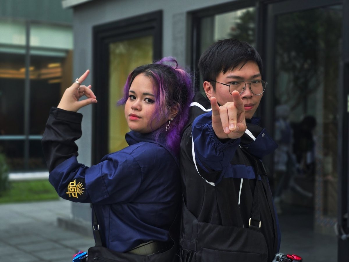 aresthebandit's tweet photo. thought it would be nice to take a break from the stressful exam period and visit Doujima on saturday. I didnt expect it to be so crowded and hectic tho LOL

major props to my one and only @omniderg for doing the DGP cosplay with me and making the day better. ilysm! 💜❤️ https://t.co/8FIL3sPtcn
